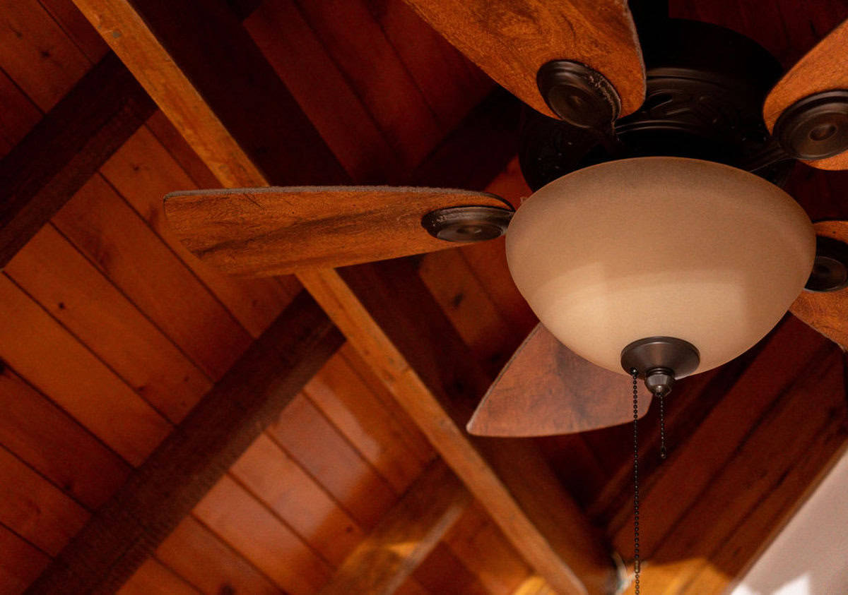 Rustic wooden ceiling fan at Finca Conejo Blanco, ideal for relaxing in a cozy rural setting.