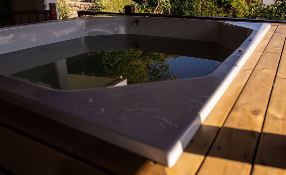 Luxury hot tub on wooden deck at CMS Finca Conejo Blanco, outdoor relaxation area.