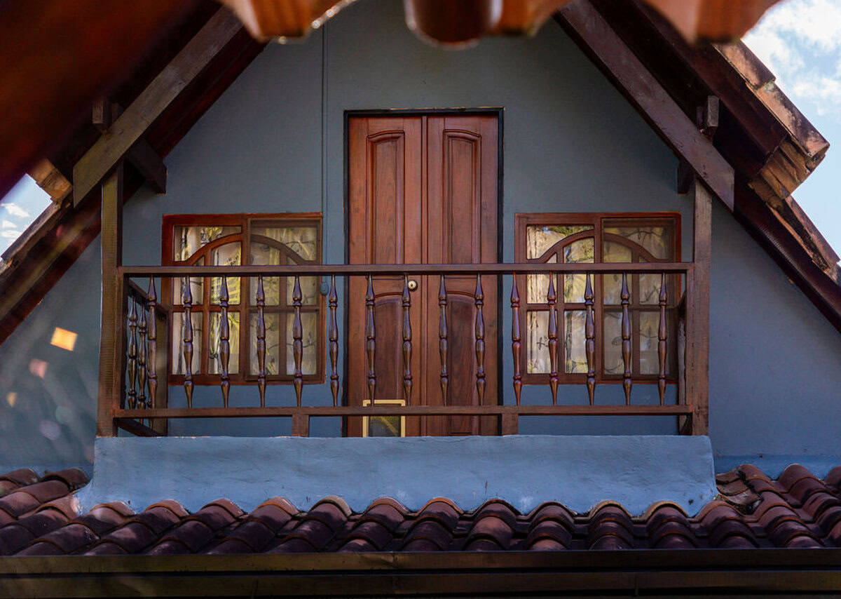 Lush garden pathway at luxury countryside estate Finca Conejo Blanco