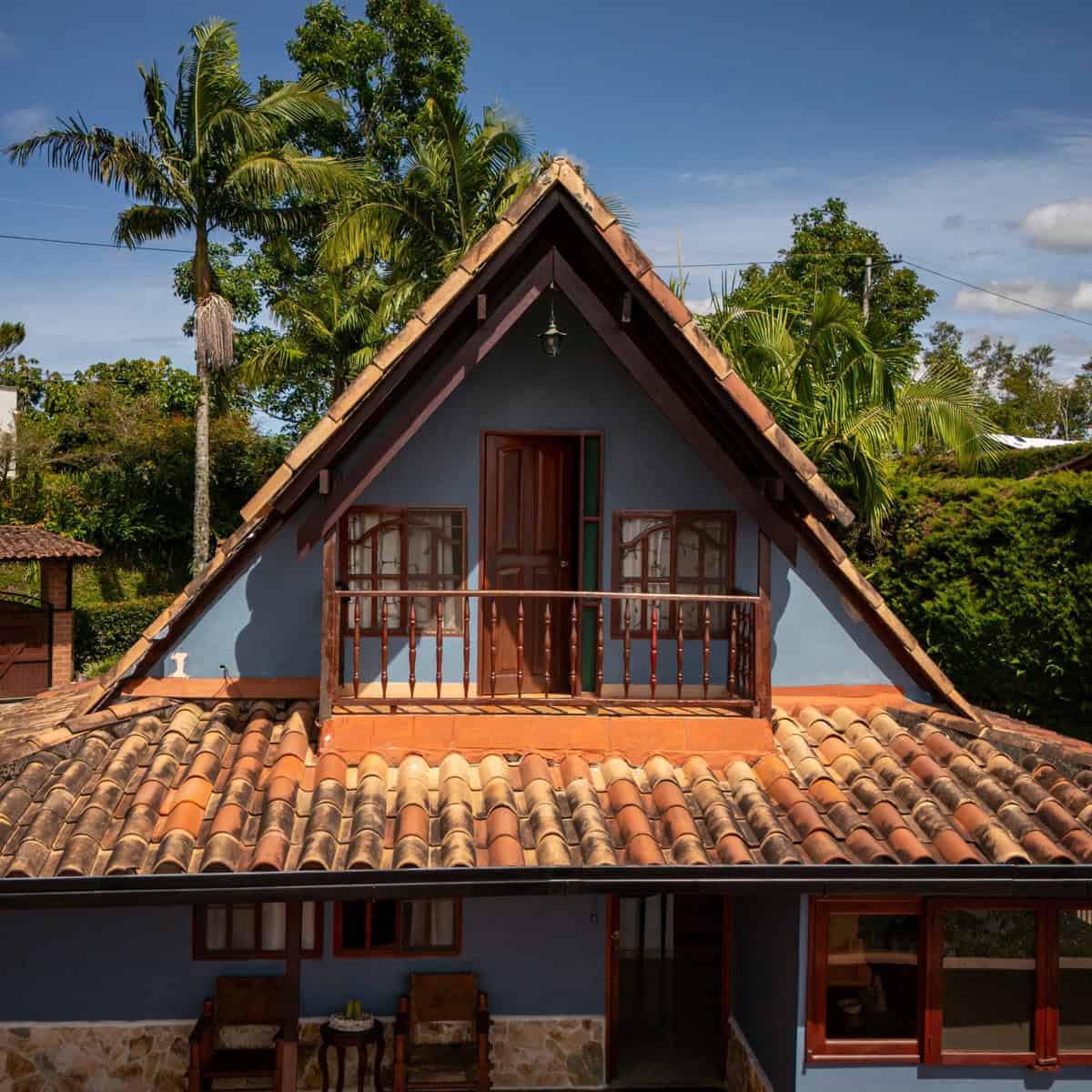 Countryside estate with modern amenities and traditional architecture in Guatape Antioquia