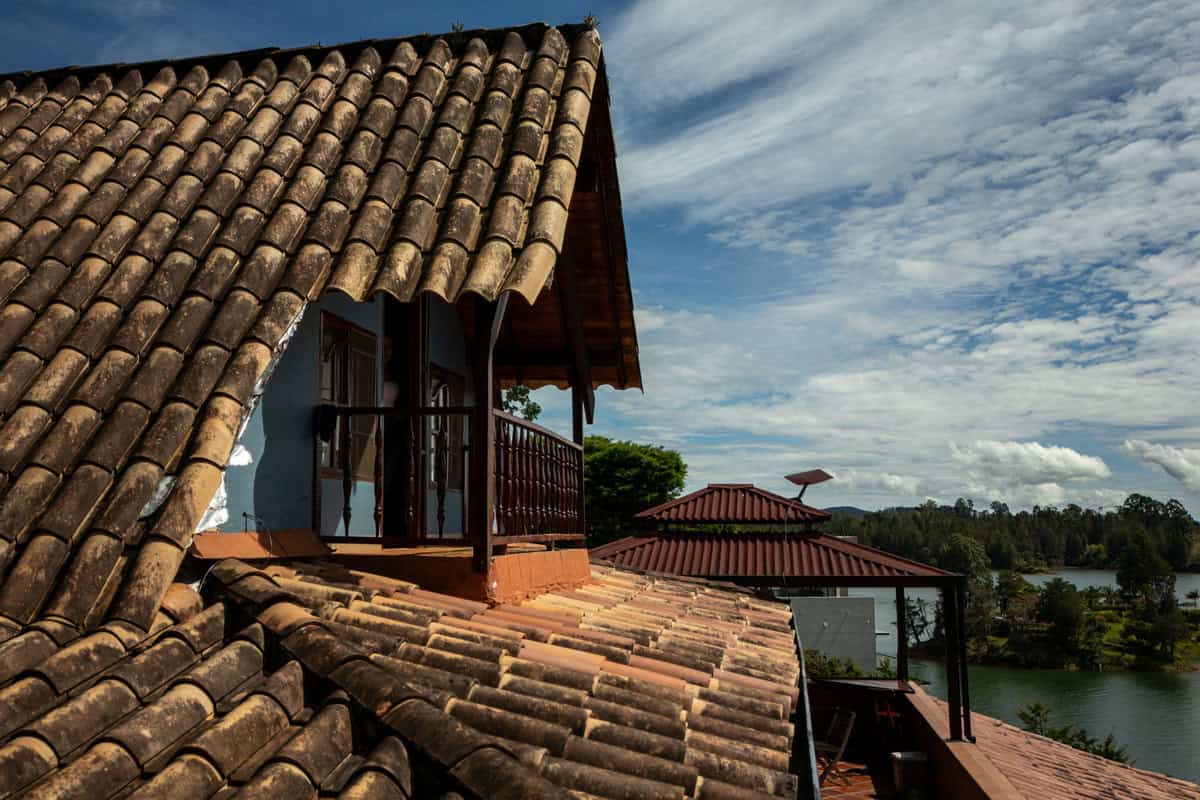 Private finca rental with jacuzzi and lake views near iconic Guatape Rock
